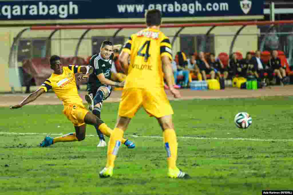 &quot;Qarabağ&quot; futbol üzrə Avropa Liqası&nbsp;pley-off mərhələsinin cavab oyununda&nbsp;&nbsp;&quot;Yanq Boyz&quot; a 3:0 hesabı ilə qalib gəldi.