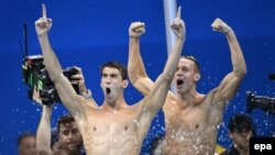 Üzgüçülər Michael Phelps və Caeleb Dressel